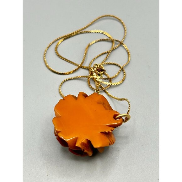 Carved Bakelite Rose Pendant Necklace Gold Tone Chain Vintage Jewelry Statement - Picture 5 of 7